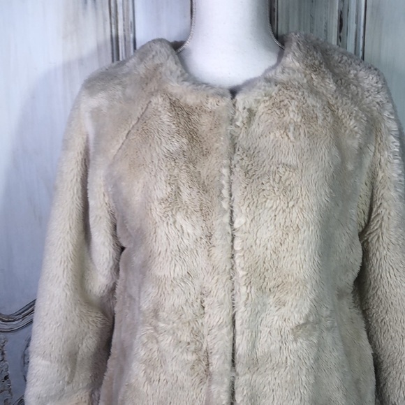 POPSUGAR Fluffy Cream Faux Fur Teddy Bear Coat Furry Fluffy Flirty Size Medium - Picture 7 of 14